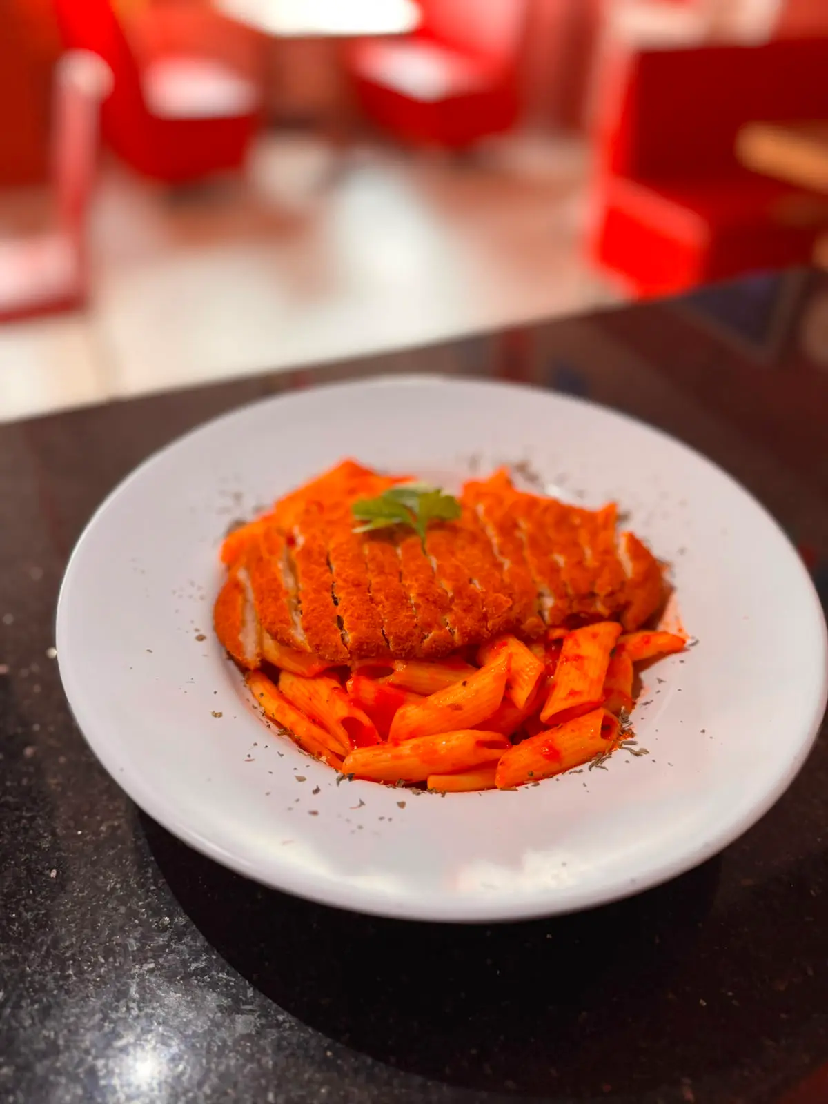 Domates Soslu Şinitzelli Makarna